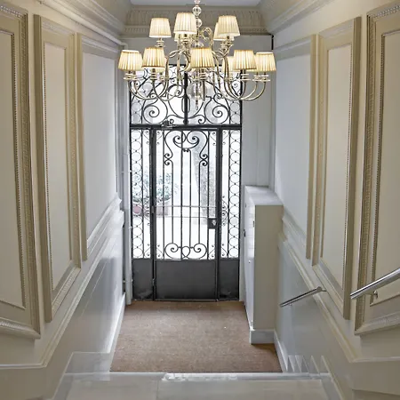 آين بي إيكزامبل-ميرو شقة برشلونة