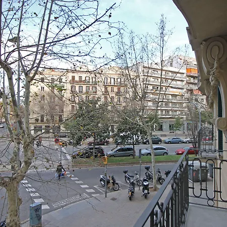 آين بي إيكزامبل-ميرو شقة برشلونة